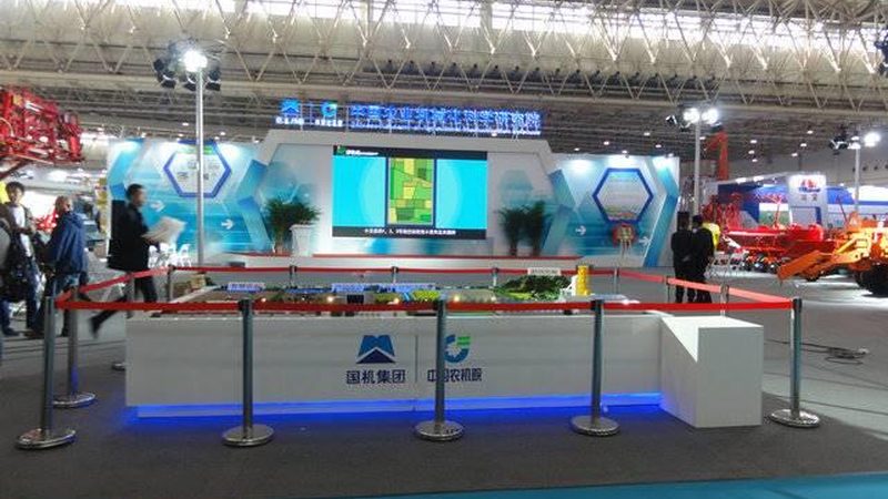 年会舞台搭建的费用清单主要包括以下几个方面：